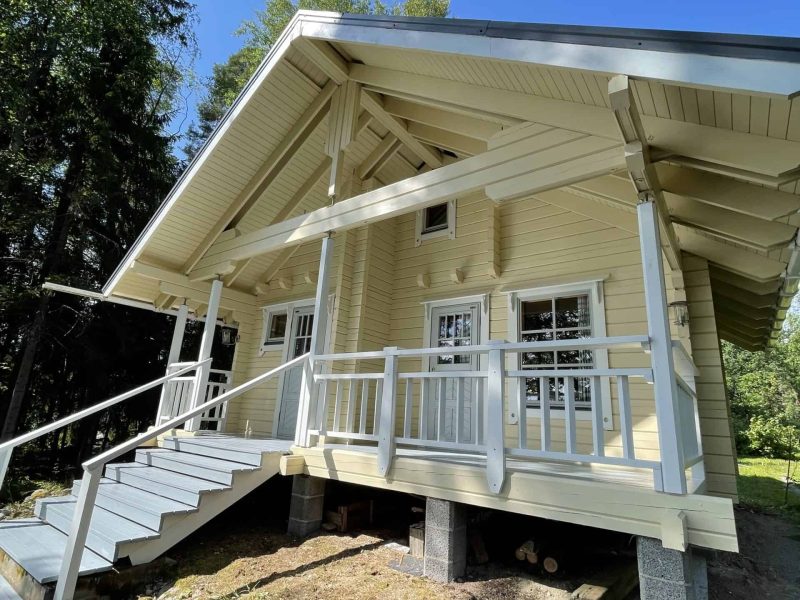 Hirsimökki uudelleen maalattuna - Tyylikäs ja viimeistelty talon maalaus - Värixi Oy